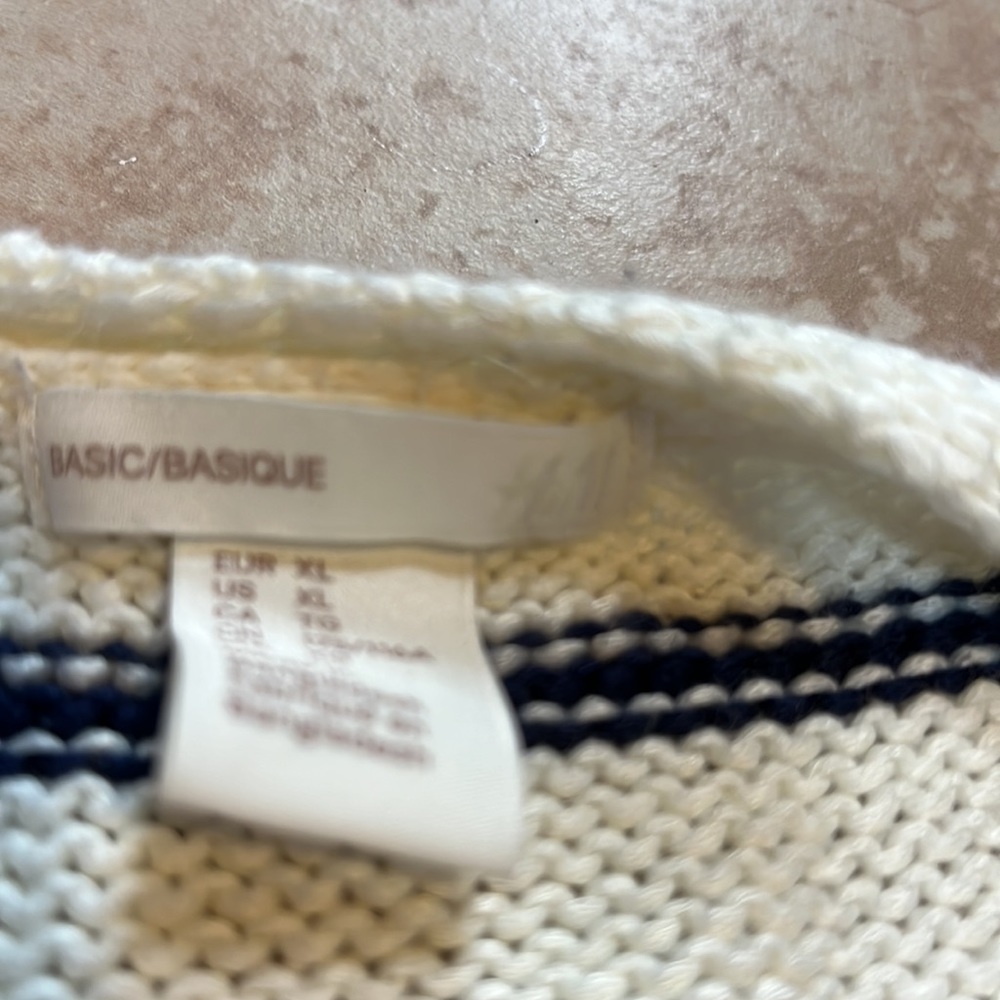 H&M sweater - Picture 3 of 3